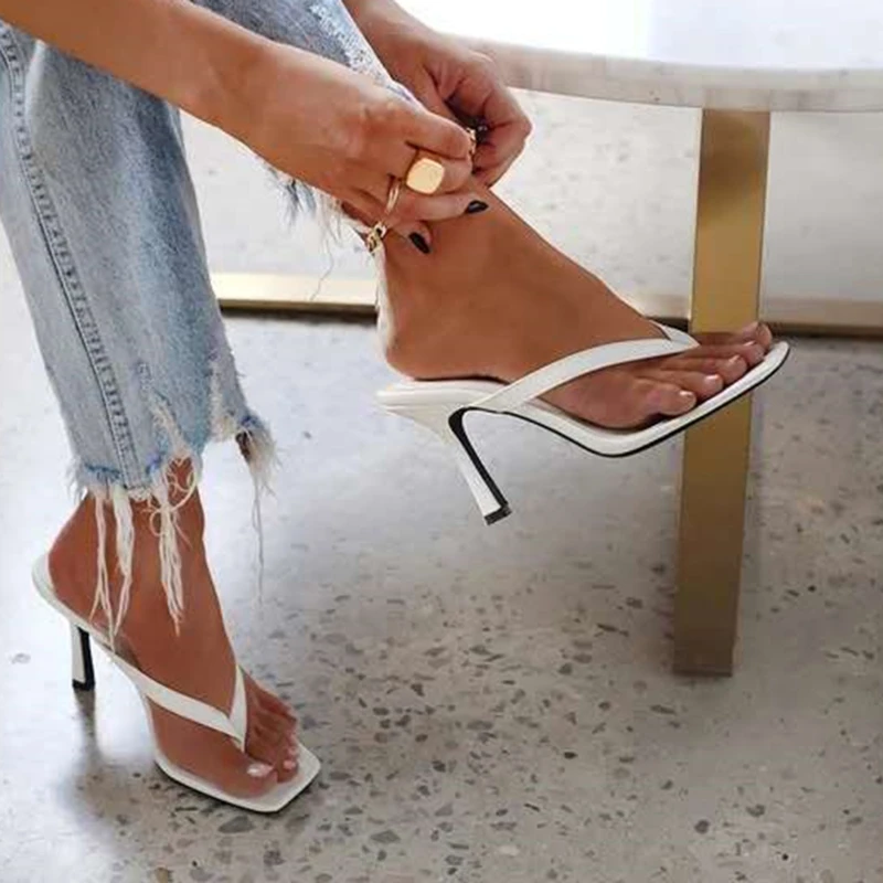 Women Shoes Mules - Stilvolle Damen-Fersen-Flip-Flops, schwarze High Heels, weiße