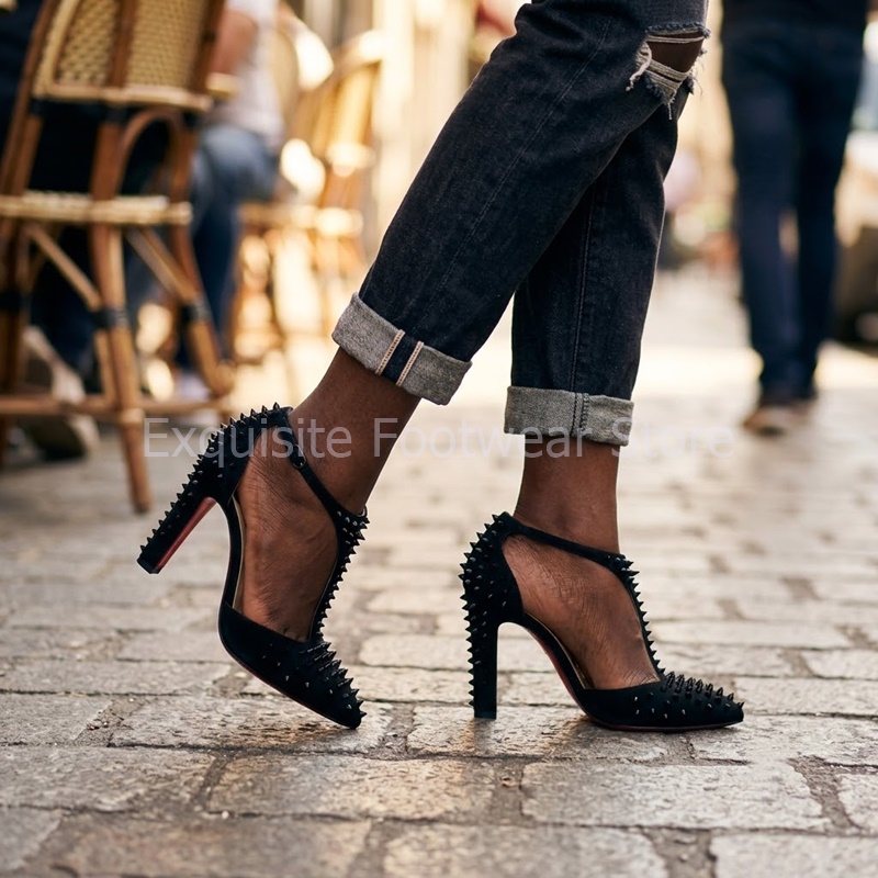 Schwarze Wildleder-Pumps mit S – Court Heel Pointed Bewertung und Preis